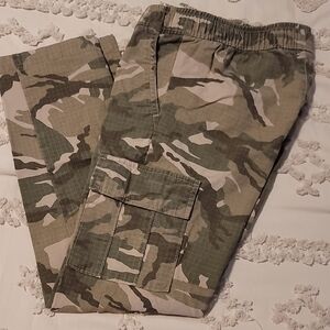 Boys Camouflage Cargo Pants Sz 8 (M)